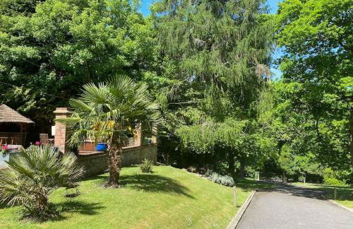 3 Bedroom Lodge Hotub pool in Horsley Surrey UK - Photo 31