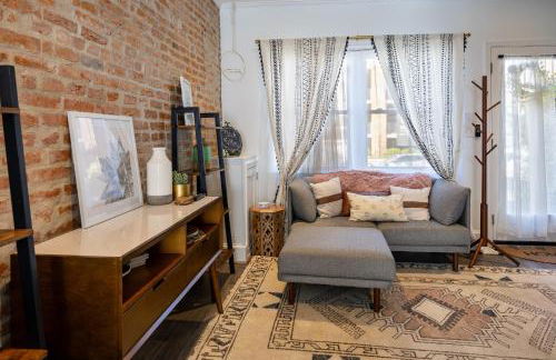 Charming 2BR Townhouse with Patio & Parking in DC - Foto 20