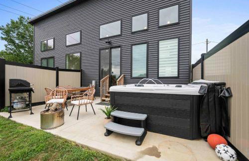 Hot Tub, 3BR for 10, Near Ark, Private Parking - Foto 3