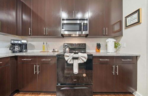 Chic 2BR w Pool Pet-Friendly Unit #14 - Foto 25