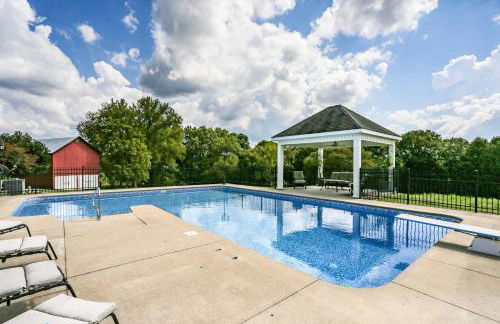 Historic Cedar Hill Mansion on Large Farm with Pool! - Foto 38