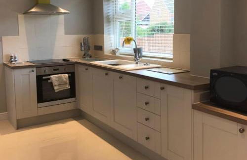 Pet-friendly - 2 Bedrooms Bungalow hot tub Parking - Foto 71