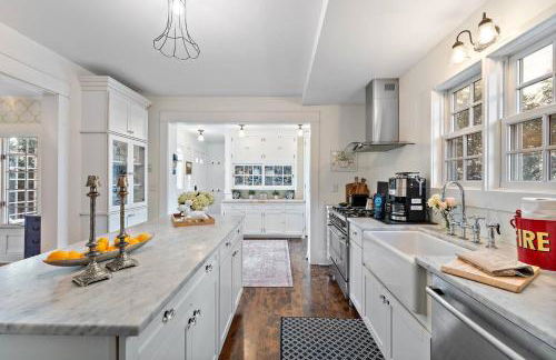 "Broadway Hideaway" by Roxy Rentals - Foto 47