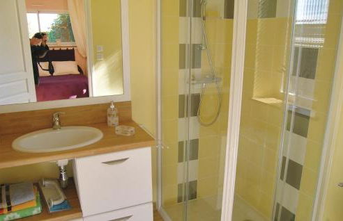 1 Bedroom Awesome Home In Carolles - Foto 10