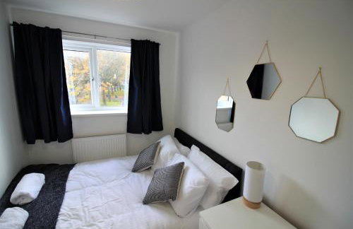 St James House - Charming 3 bed, 2 bathrooms, driveway parking, close to town centre - Photo 22