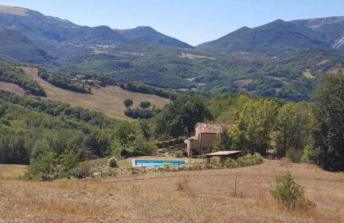 Luxury Villa with Pool, Stunning Location - Foto 1