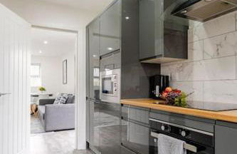 Bridge Court by Sterling Edge Apartments - Luxury Aparthotel - Stylish 1-bed Apartments - Balcony with Canal View or Private Garden - Free Parking - Foto 6