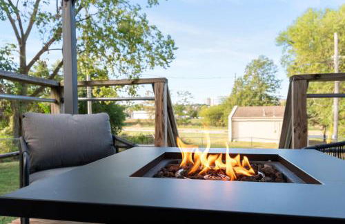 Enchanting 3BR Cottage Close to Downtown - Foto 33