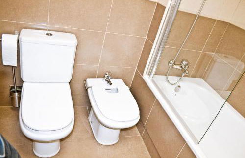 Urban Manesa city center apartment with private patio - Foto 28