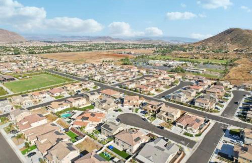 Entire Private Home with 5 Bedrooms 3 Bathrooms, 3000 sqft, Gated Yard, Garage, Nice View, Available Now - Foto 44