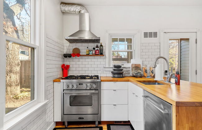 Maple Manor - Photo 11