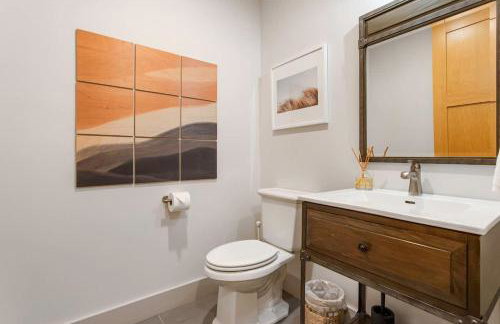 Beautiful Lakescape-4 BR Home with Heated Pool & Rec Space-Family Friendly - Foto 29