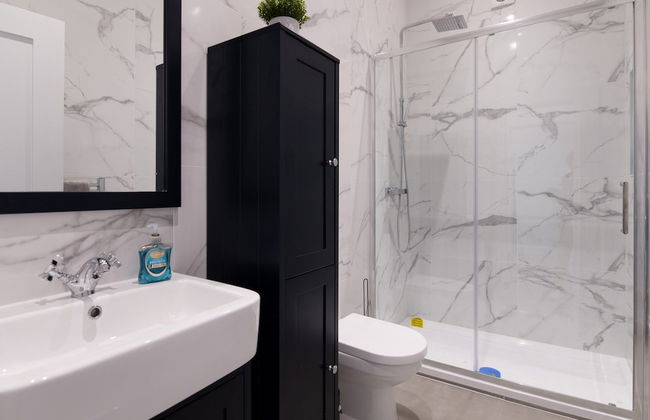 Woodside Park 3 Bedroom Apt with Parking - Foto 31