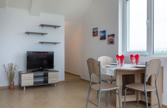 Sea View 1 Bed Apartment With Stunning Ocean Views - Photo 13