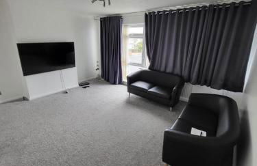 Elm Park Home with Garden & Parking - Foto 1