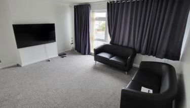 Elm Park Home with Garden & Parking - Foto 1