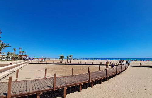 Appartement refait à neuf, climatisé, en rez-de-jardin, à 30 secondes de la plage - Foto 9