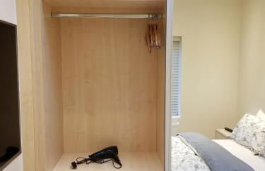 London Luxury Apartment 4 Bedroom Sleeps 12 people with 4 Bathrooms 1 Min walk from Station - Foto 12
