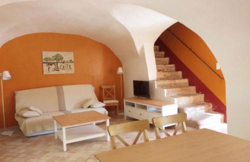 maison au coeur de Fontaine de Vaucluse, nichée sur le rocher et surplombant la sorgue - Foto 3