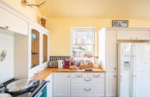 The Doune, Luxury Traditional Country House with hot tub - Photo 11