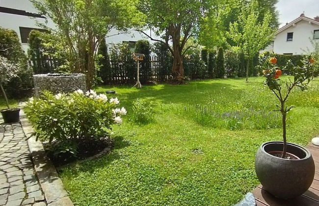 Pleasant Holiday Home With View - Foto 19