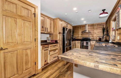 Cozy Mountain Cabin with Long-Range Views near Waterfall Park in Old Fort, NC - Foto 16