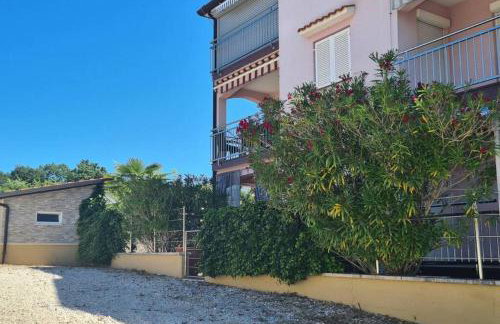 Apartament REMCA w/ private yard + PARKING - Foto 6