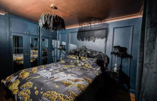 Bold Coastal Retreat with Boudoir Interiors, Felpham Village - Photo 8