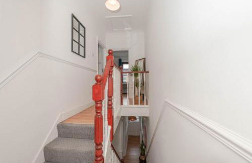 Xtra Large 4 Bedroom House with Heating Sleeps 14 Near Station and ExCeL - Foto 22