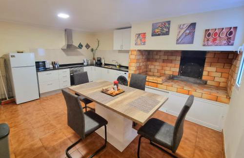 Santana Escape with Terrace Views, Near Levadas and Pico Ruivo - Foto 14