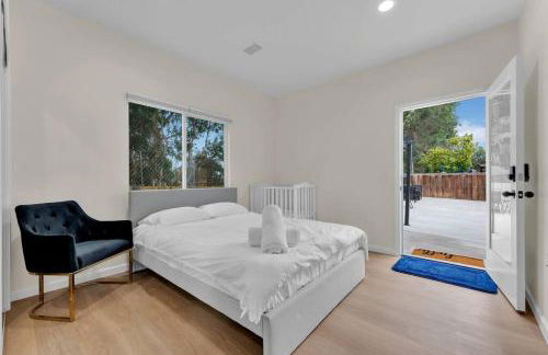 Urban Retreat Fun Relax Self Check-In Hot Tub Foosball Fire Pit Cornhole - Photo 44