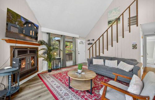 Wooded Chalet w Hot Tub & Indoor Pool, Gym Access - Foto 2