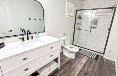 Lakefront Home-3BD25BADockGrillFirepitKayaks - Foto 6