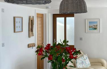 Cliff House - a stunning sea view 2 bed apartment in Porthleven - Foto 7