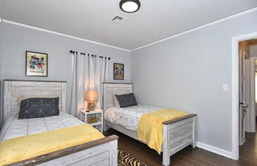 BLUE FLAMINGO'S CHARMING HOME-Heart of Tulsa2- Cherry St-Expo-11th - Foto 80