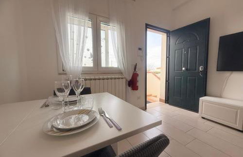 Azure Oasis with parking near the airport & beach - Foto 3