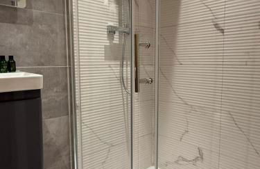 Large Luxury 5BDR Home 2 Bath and Free Parking - Foto 31