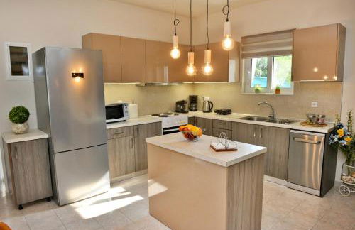 Villa with private pool Zambakas - Foto 2