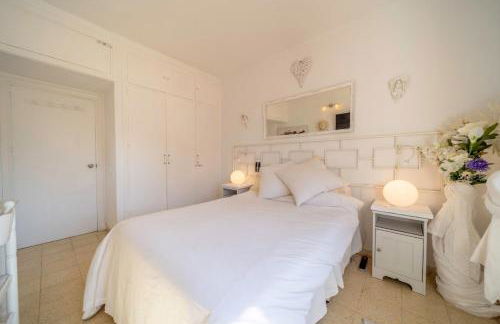 Sun-Drenched, Sea-View Apartment with Giant Patio! - Photo 15