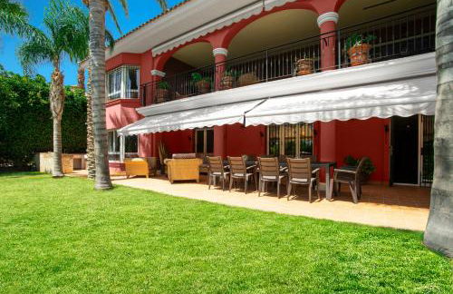 10 Bedroom 5 Star Luxury Villa & Heated Pool for 5 to 28 Guests near Alicante - Foto 5