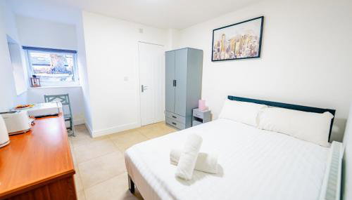 Private Studio With Hot Tub & Ensuite - Photo 3