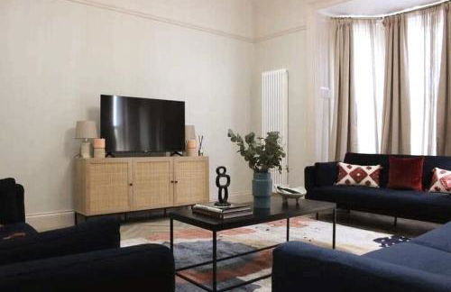 Our House Collective - Luxury Stay in Lincoln City Centre, Hot tub, Sleeps 16 - Foto 22