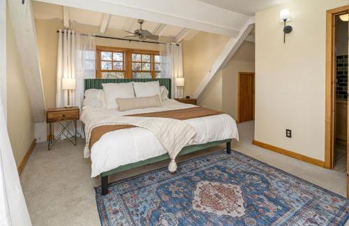 Luxury Lake House w Dock & Game Room - Photo 44