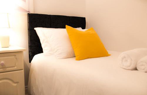 Lucky Home - Ideal for Trade, Consultants & Family - Near Alton Towers, 3 Bedrooms - 4 Beds - Max 5 Guests - Foto 7