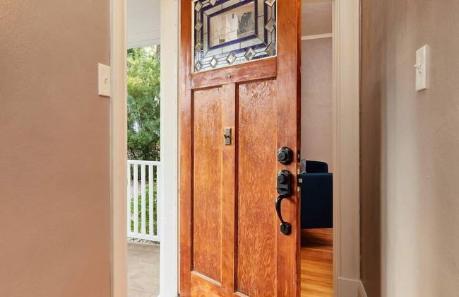 2BR Olympic Center Downtown - Photo 9