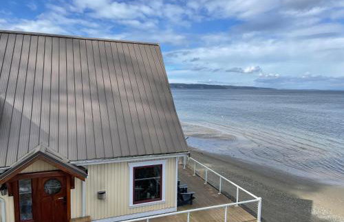 WhidbeyBeachHouse, an Oceanfront Getaway on a Private Beach - Foto 1