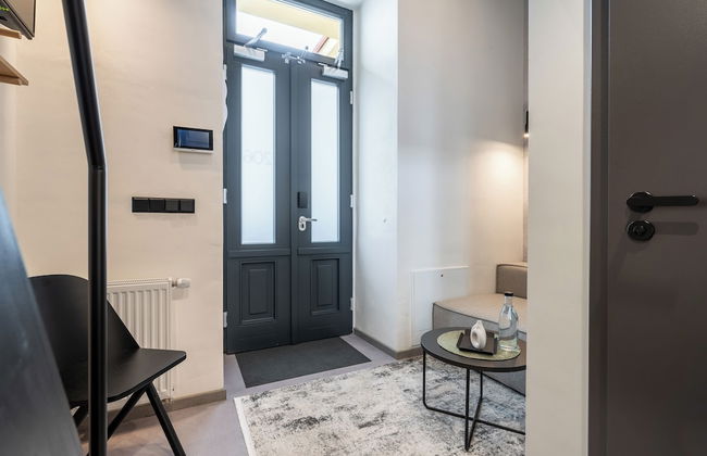 HONEST Karlín - Foto 13