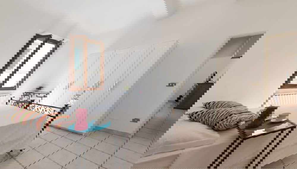 National Left - Foto 1, Imagen principal