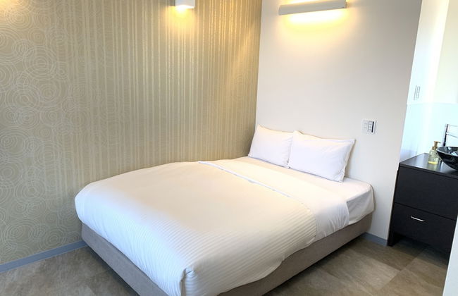 Mr.KINJO Miki24 in front of Makishi Station - Foto 9