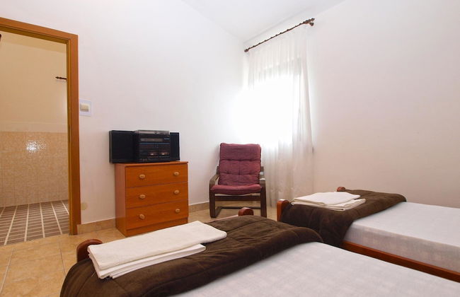 Apartment 1408 - Photo 10